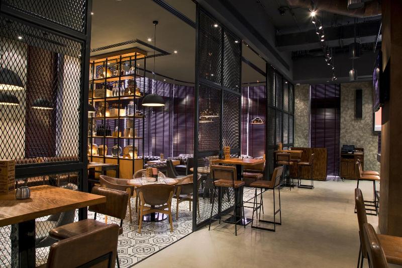 Pearl Rotana Capital Centre - Bar