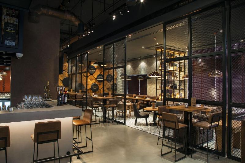 Pearl Rotana Capital Centre - Bar