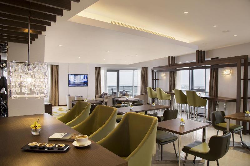Pearl Rotana Capital Centre - Bar