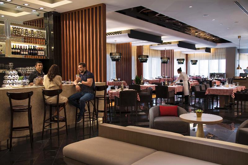 Pearl Rotana Capital Centre - Restoran