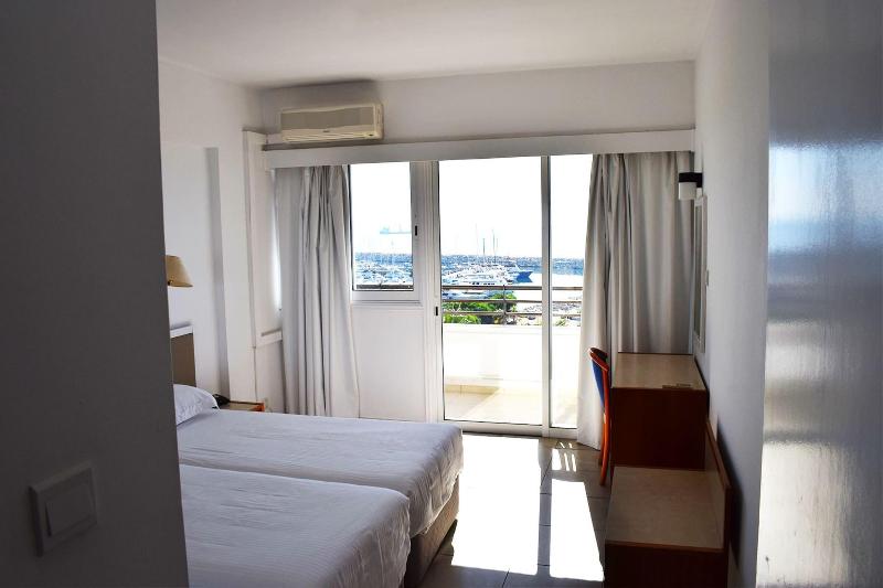 Sun Hall Beach Hotel Apts - Oda