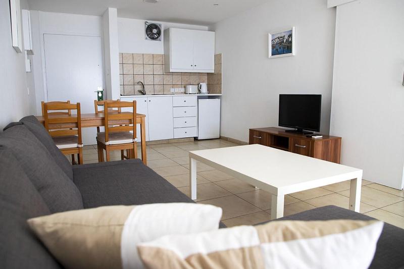 Sun Hall Beach Hotel Apts - Oda
