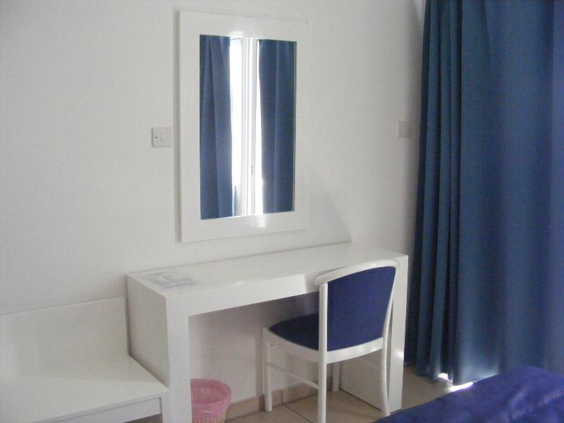 Sun Hall Beach Hotel Apts - Oda