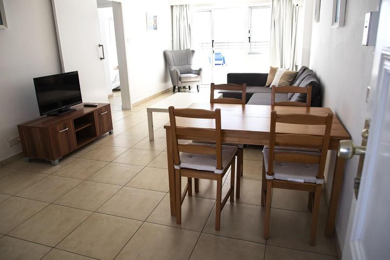 Sun Hall Beach Hotel Apts - Oda
