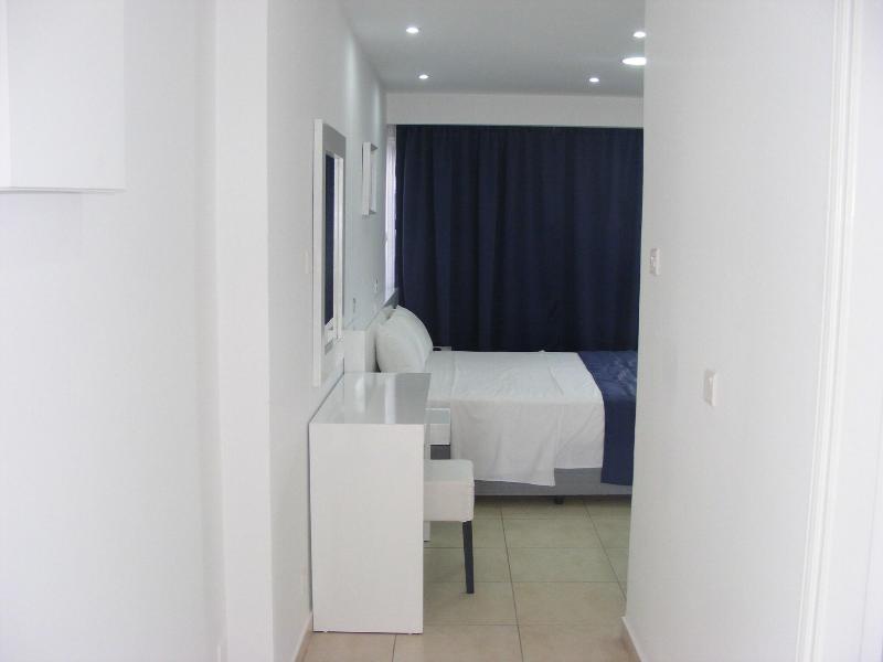 Sun Hall Beach Hotel Apts - Oda