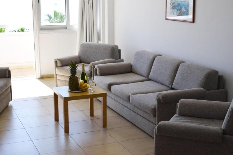 Sun Hall Beach Hotel Apts - Oda