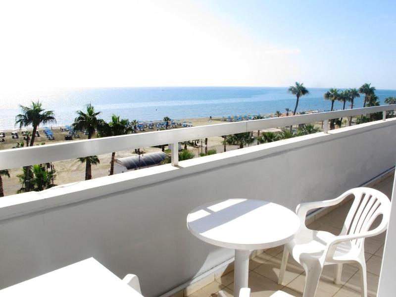 Sun Hall Beach Hotel Apts - Oda
