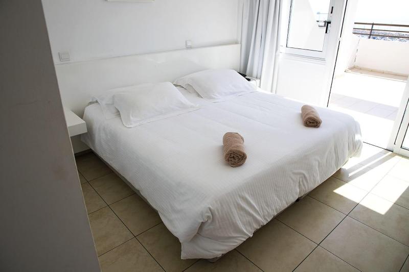 Sun Hall Beach Hotel Apts - Oda