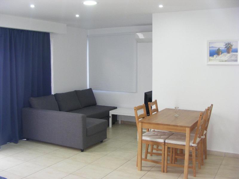Sun Hall Beach Hotel Apts - Oda