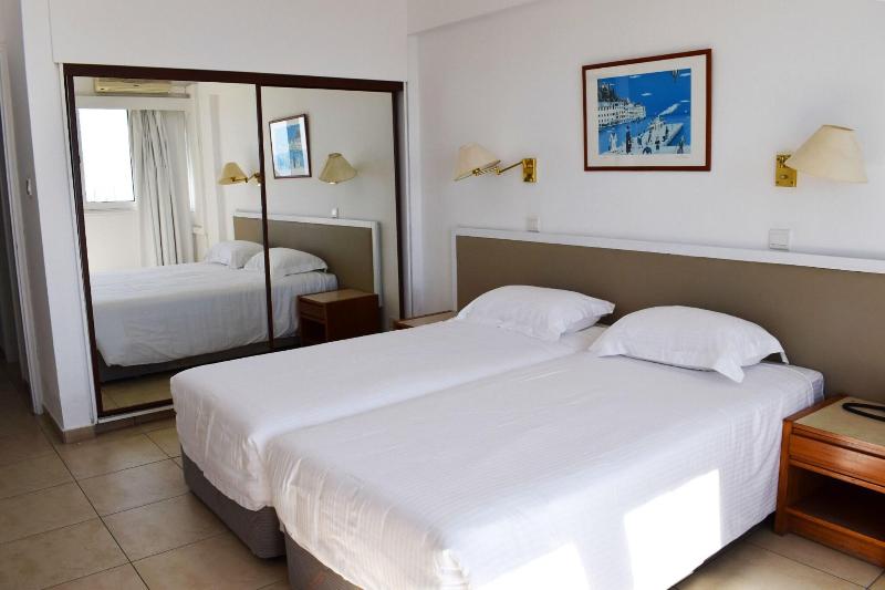 Sun Hall Beach Hotel Apts - Oda