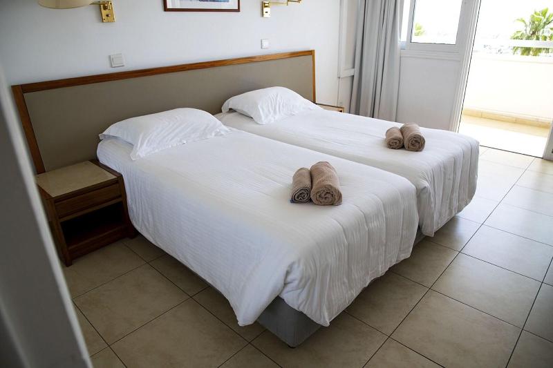Sun Hall Beach Hotel Apts - Oda