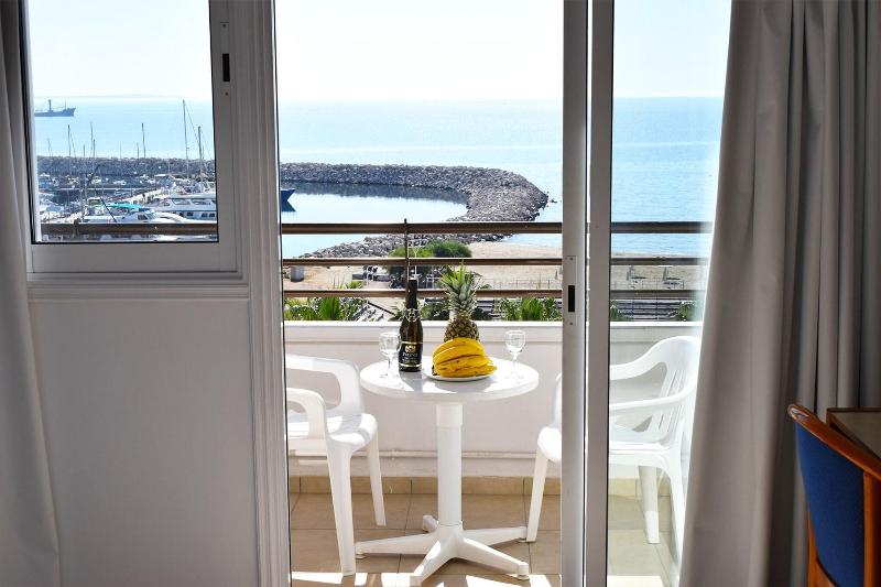 Sun Hall Beach Hotel Apts - Plaj