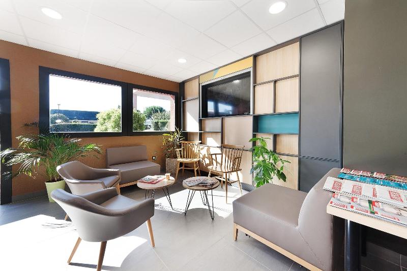 Comfort Hotel Albi - Lobi