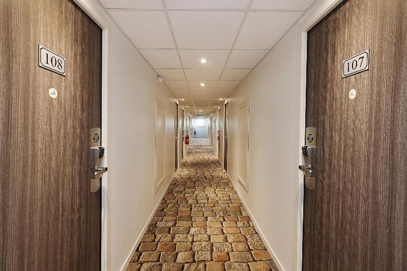 Comfort Hotel Albi - Lobi