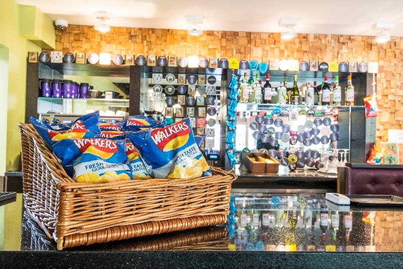 Safestay Holland Park - Bar
