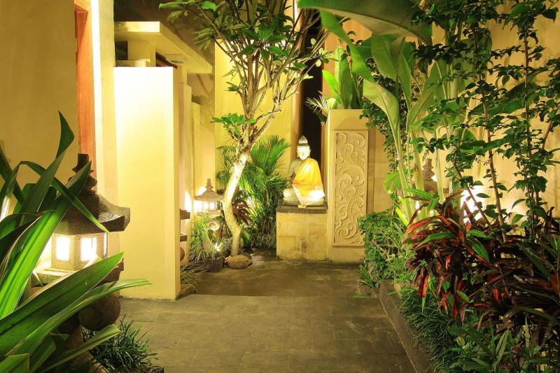 Ardha Chandra Canggu - Lobi