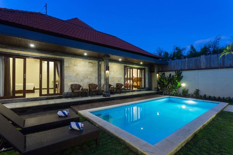 Paisa Villa Seminyak - Havuz