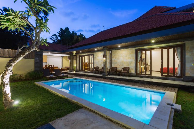 Paisa Villa Seminyak - Havuz