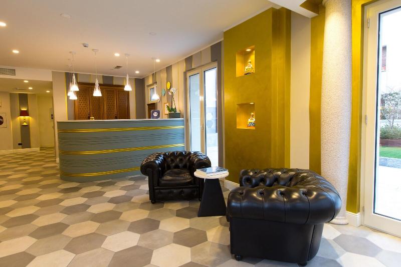 Al Campanile Aparthotel & Suite - Lobi