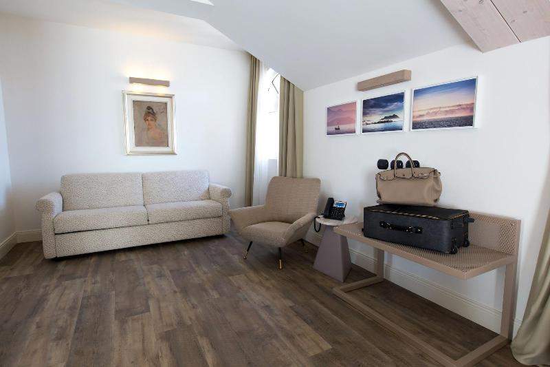 Al Campanile Aparthotel & Suite - Oda