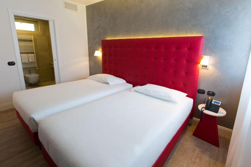 Al Campanile Aparthotel & Suite - Oda