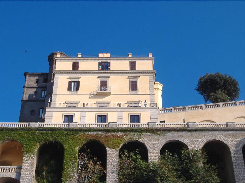 Villa Crawford - Genel