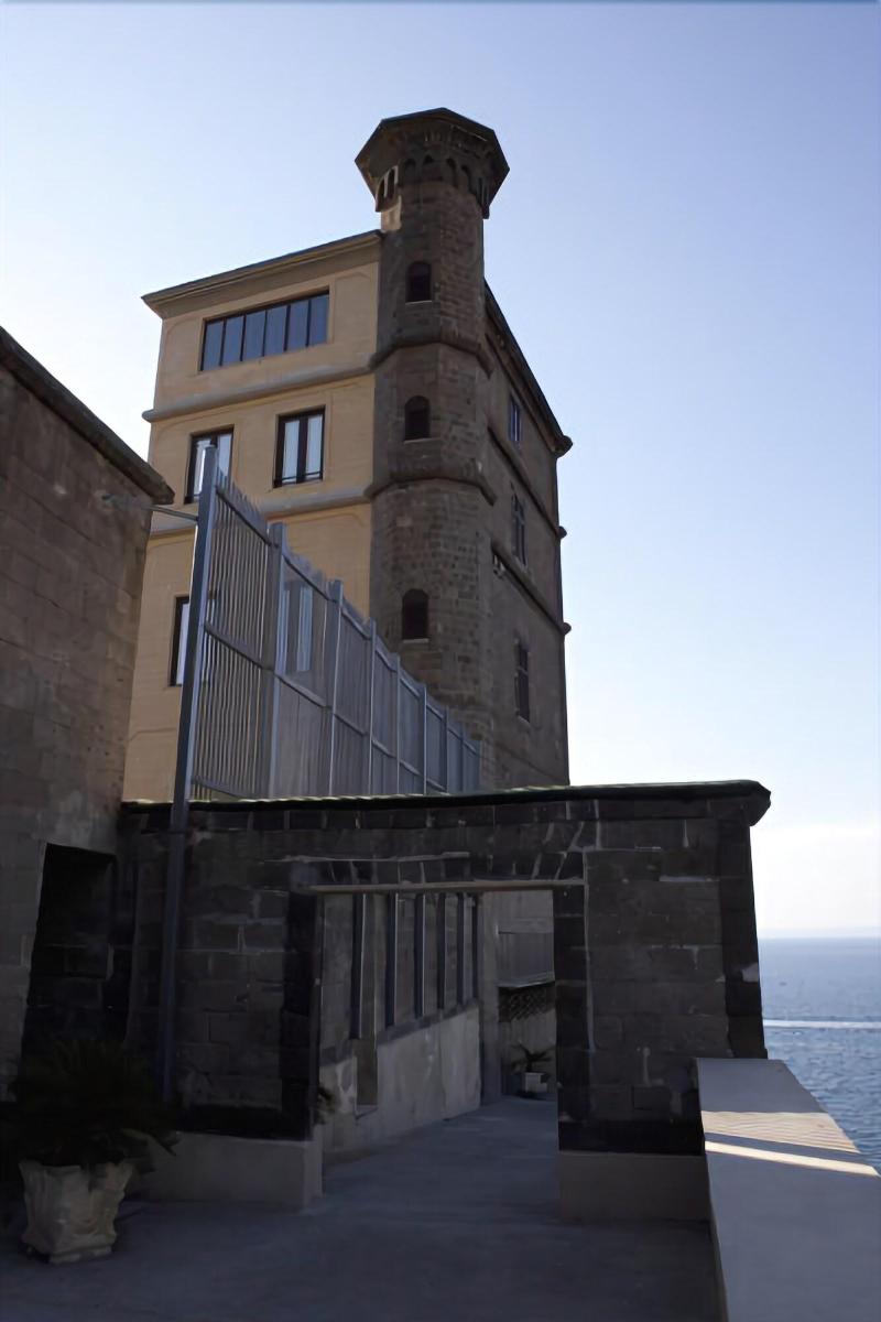 Villa Crawford - Genel
