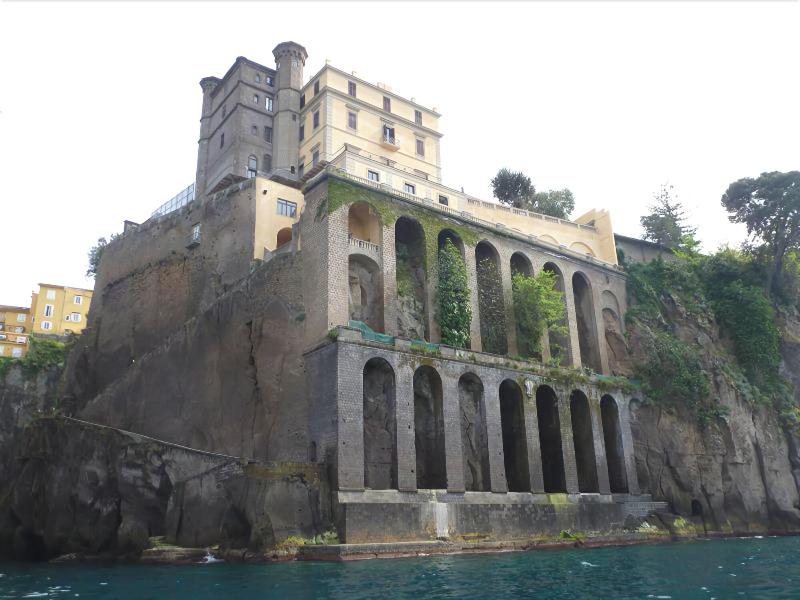 Villa Crawford - Genel