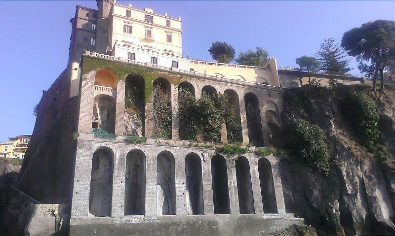 Villa Crawford - Genel