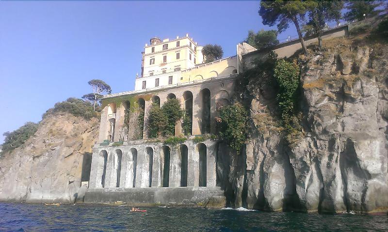 Villa Crawford - Genel