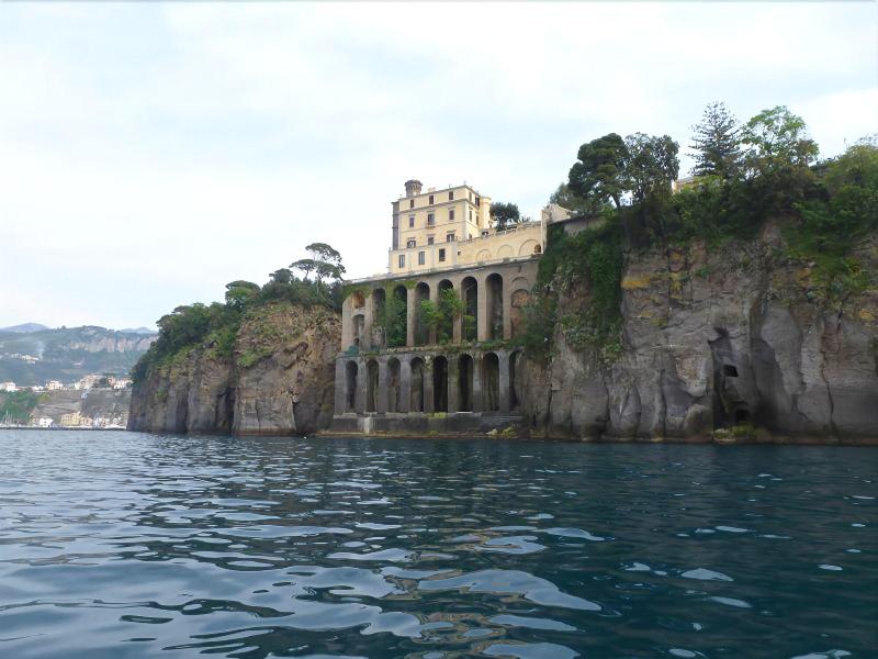 Villa Crawford - Genel