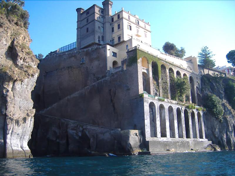 Villa Crawford - Genel