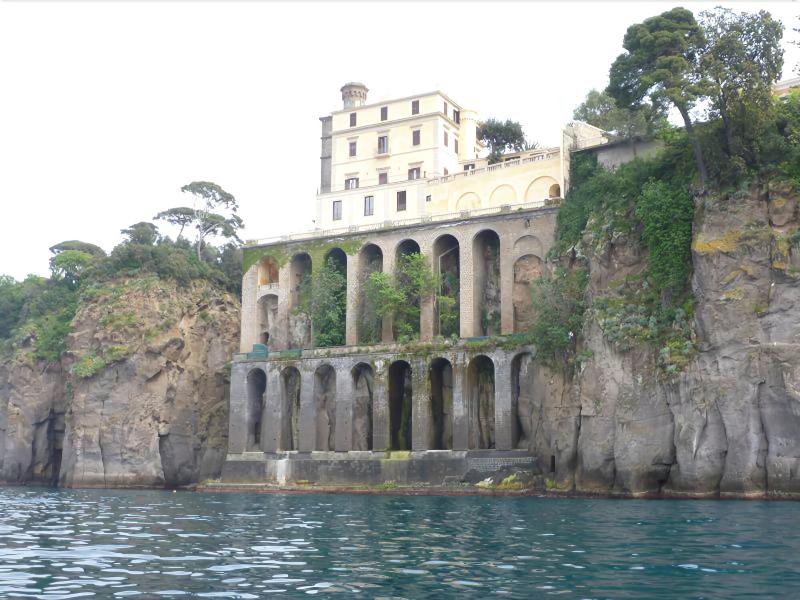 Villa Crawford - Genel
