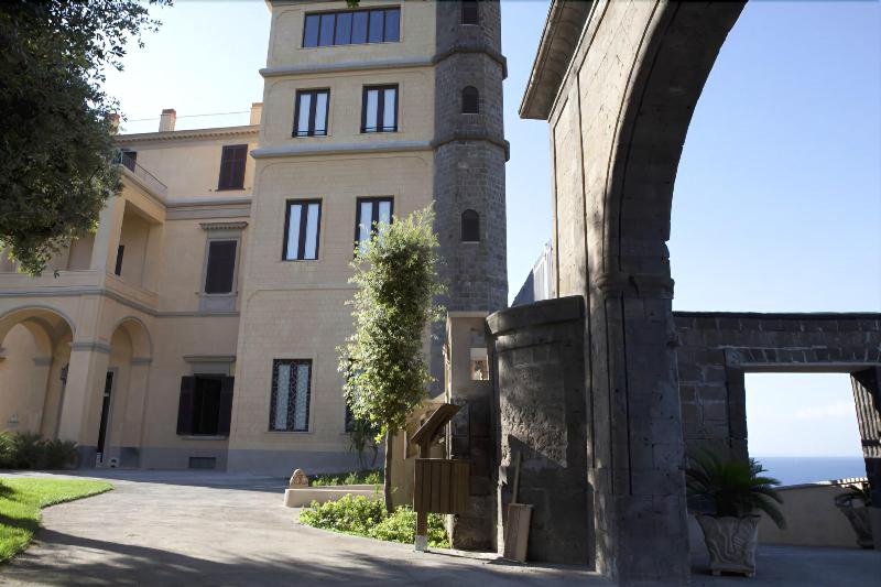 Villa Crawford - Genel
