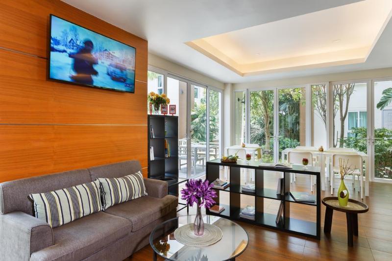 U Tiny Boutique Suvarnabhumi Airport Hotel - Lobi