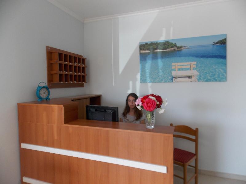Hotel Chris - Lobi