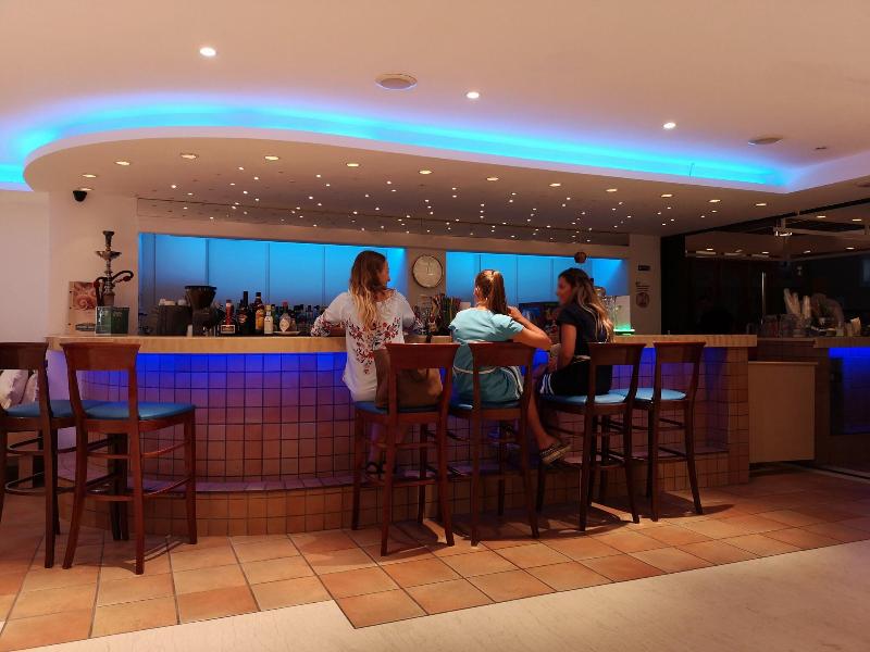 Elmi Suites Beach Hotel - Bar