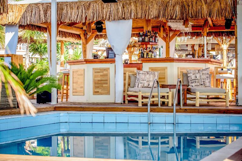 Elmi Suites Beach Hotel - Bar