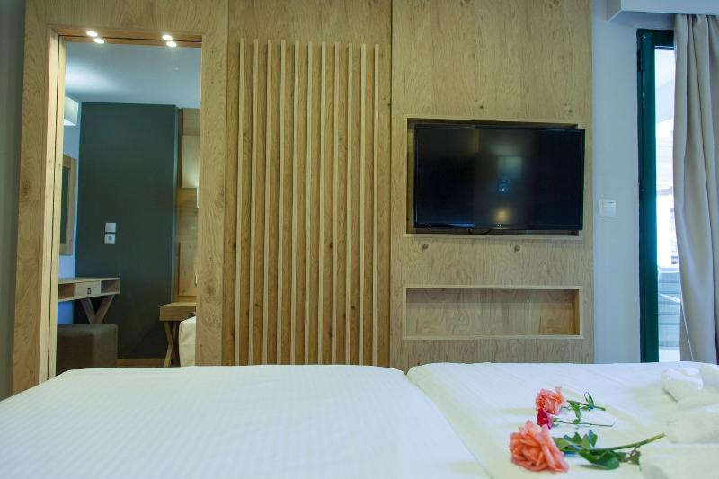 Elmi Suites Beach Hotel - Oda