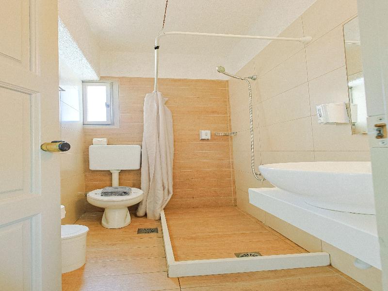 Elmi Suites Beach Hotel - Oda