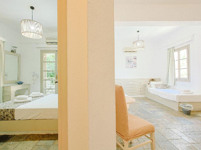 Elmi Suites Beach Hotel - Oda