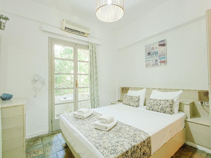Elmi Suites Beach Hotel - Oda