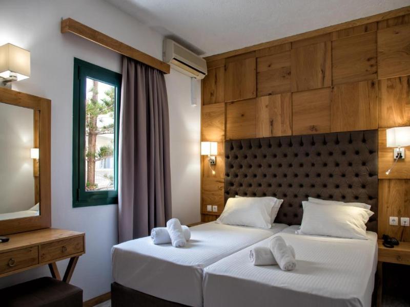Elmi Suites Beach Hotel - Oda