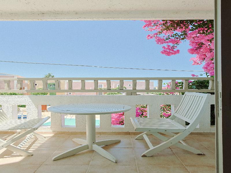 Elmi Suites Beach Hotel - Oda