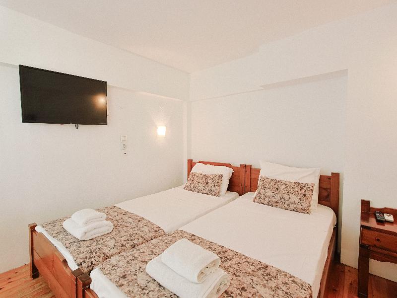 Elmi Suites Beach Hotel - Oda