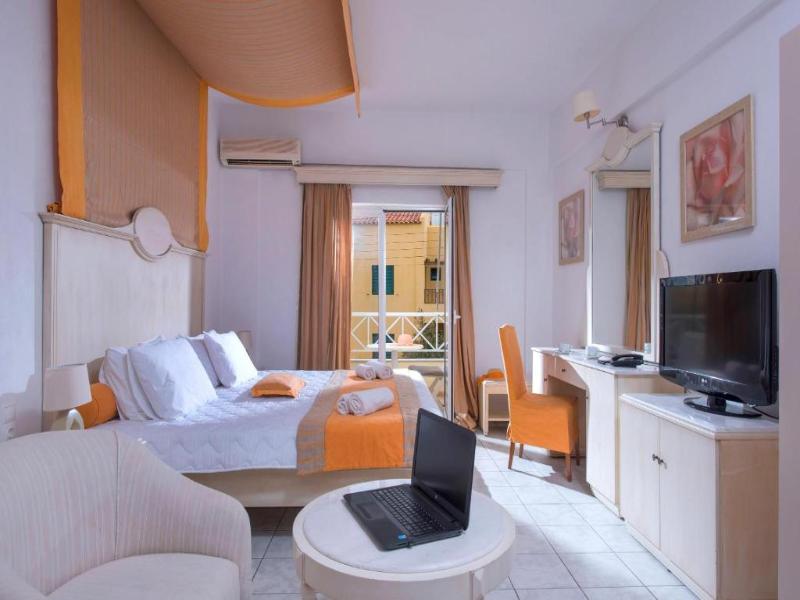 Elmi Suites Beach Hotel - Oda
