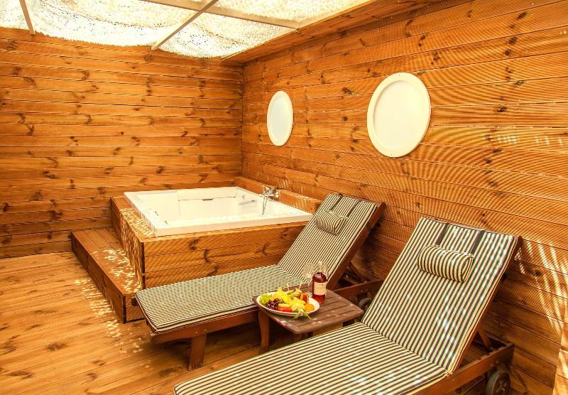 Elmi Suites Beach Hotel - Havuz