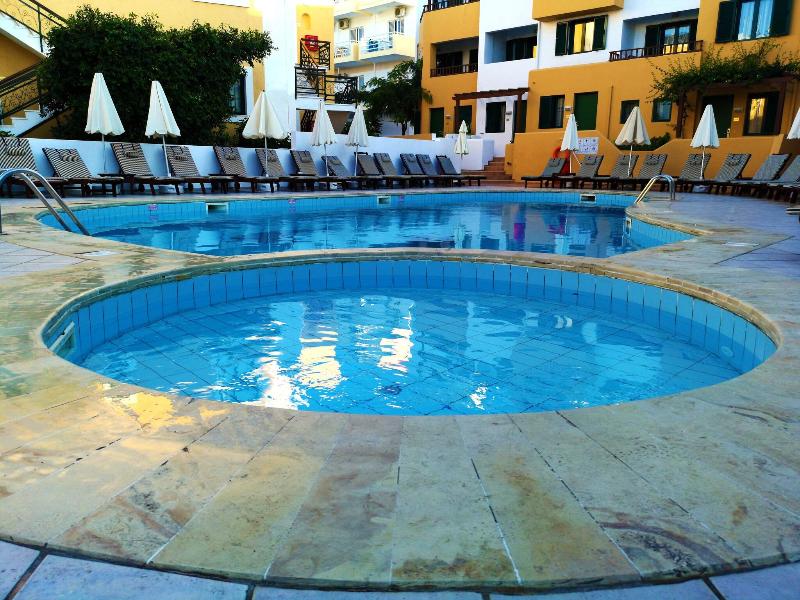 Elmi Suites Beach Hotel - Havuz