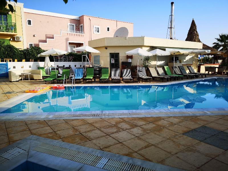 Elmi Suites Beach Hotel - Havuz