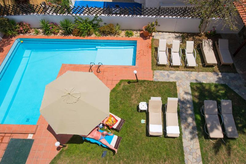 Elmi Suites Beach Hotel - Havuz